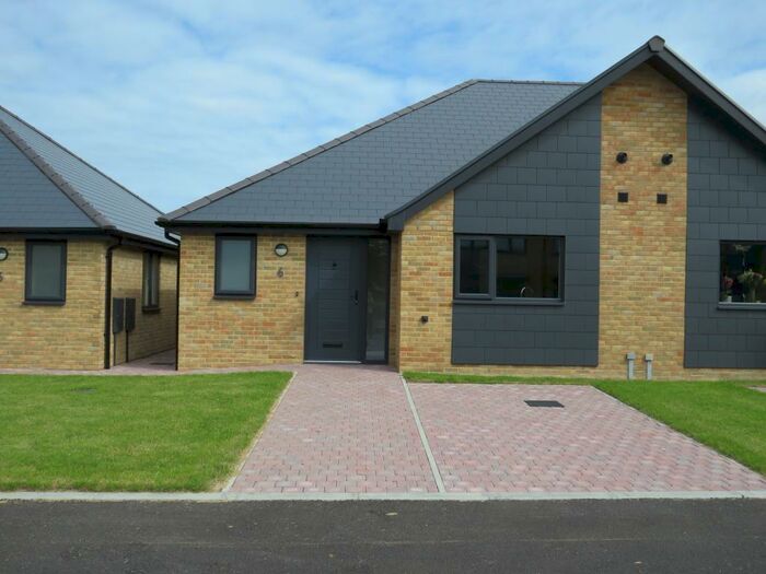 2 Bedroom Bungalow To Rent In Old Poplar Close, Seaford, BN25