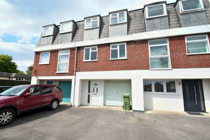 4 Bedroom Town House To Rent In Warsash, SO31