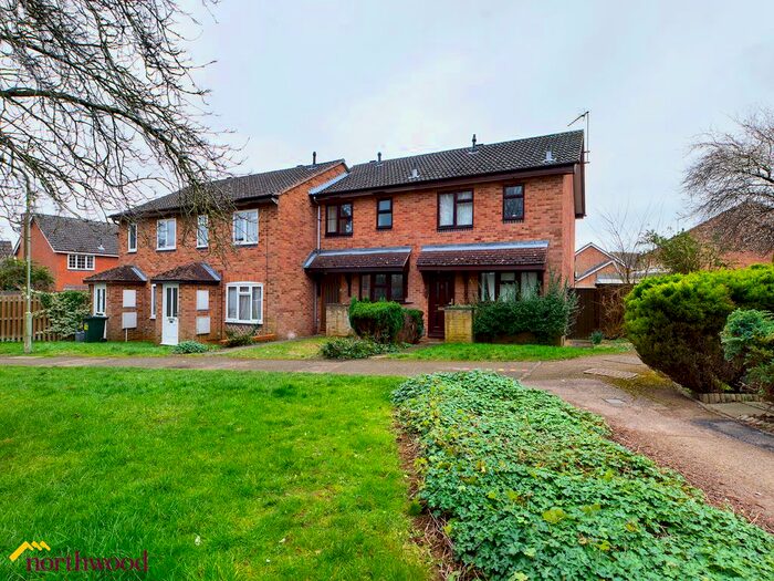2 Bedroom Terraced House To Rent In Winchelsea Close, Banbury, OX16