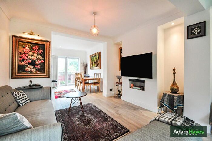 3 Bedroom End Of Terrace House To Rent In Great North Road, Barnet, EN5