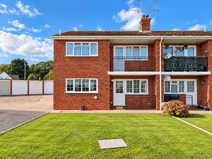 2 Bedroom Flat To Rent In Weatherly Drive, Broadstairs, Kent, CT10