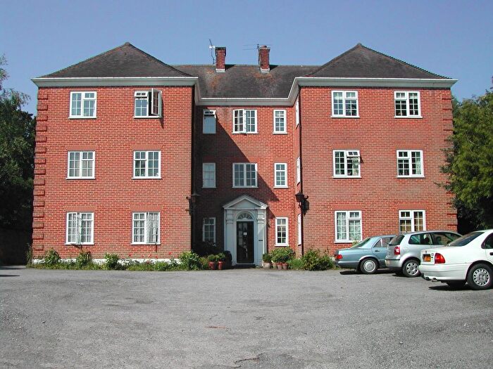 2 Bedroom Flat To Rent In High Trees, Uckfield, TN22