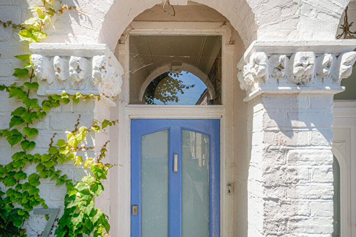 4 Bedroom Terraced House For Sale In Russell Road - Bowes Park - London -, N13