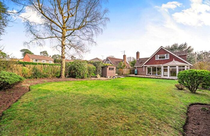 4 Bedroom Detached House To Rent In Laurel Crescent, Woking, Surrey, GU21