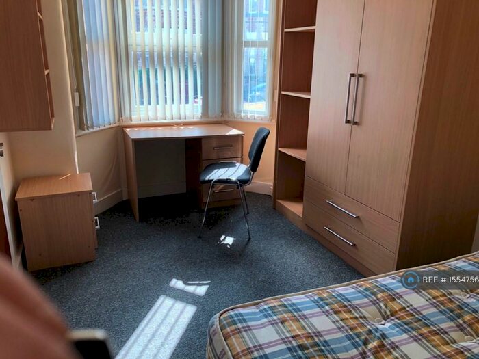 6 Bedroom Terraced House To Rent In Swainstone Road, Reading, RG2