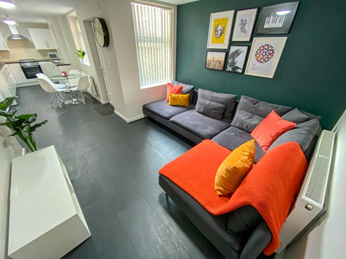 5 Bedroom House To Rent In Leopold Road, L7