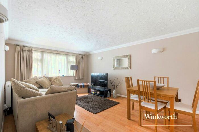 1 Bedroom Apartment To Rent In Cameron Close, Myddelton Park, Whetstone, London, N20