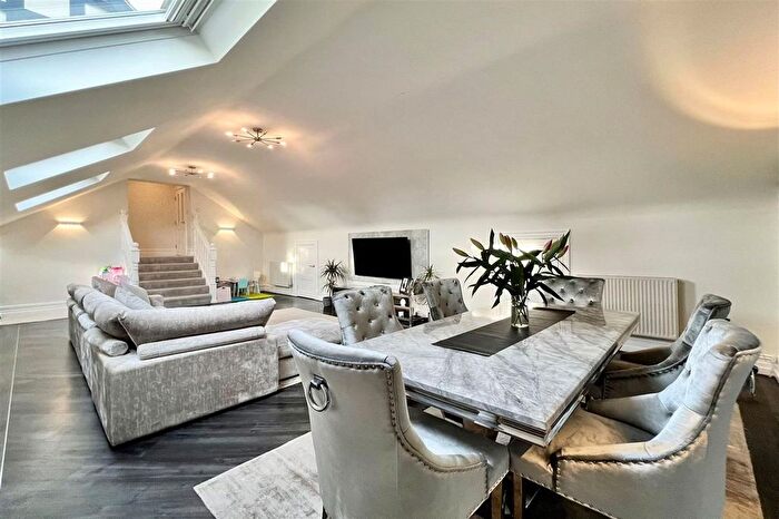 3 Bedroom Flat For Sale In Harrop Road, Hale, WA15