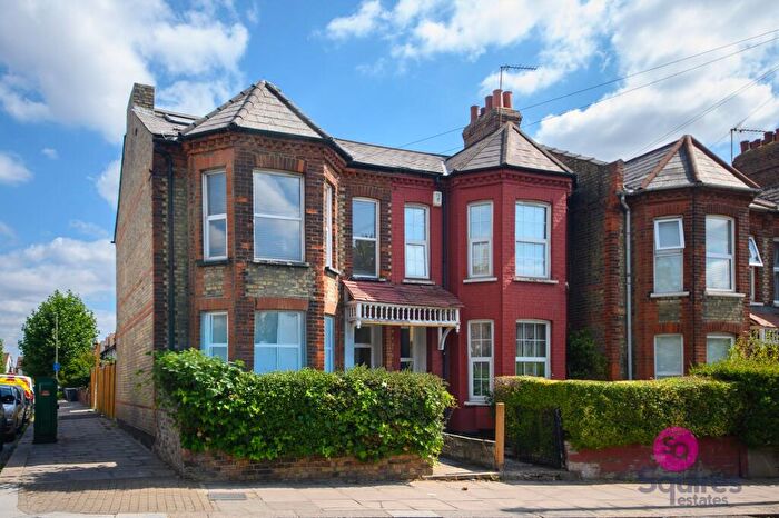 2 Bedroom Flat For Sale In Long Lane, London, N3