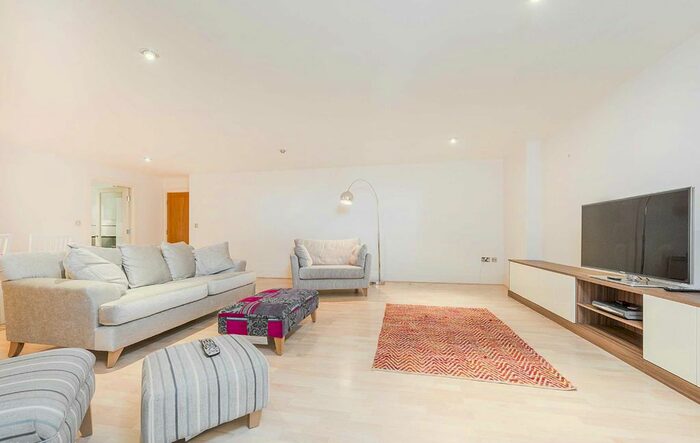 2 Bedroom Flat To Rent In Drake House, St George Wharf, Vauxhall, London, SW8