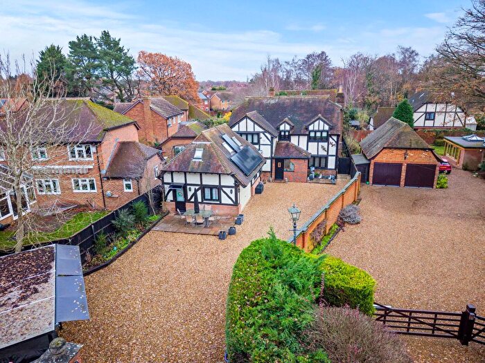 5 Bedroom Detached House To Rent In Fenns Lane, West End, Woking, GU24