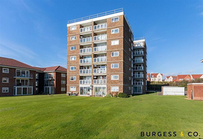 2 Bedroom Flat For Sale In Sutton Place, Bexhill-On-Sea, TN40