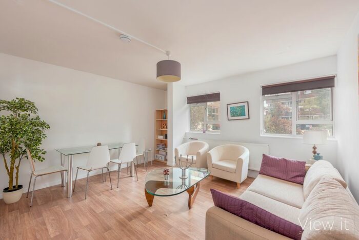 3 Bedroom Flat To Rent In Abbots Manor, Victoria, London, SW1V