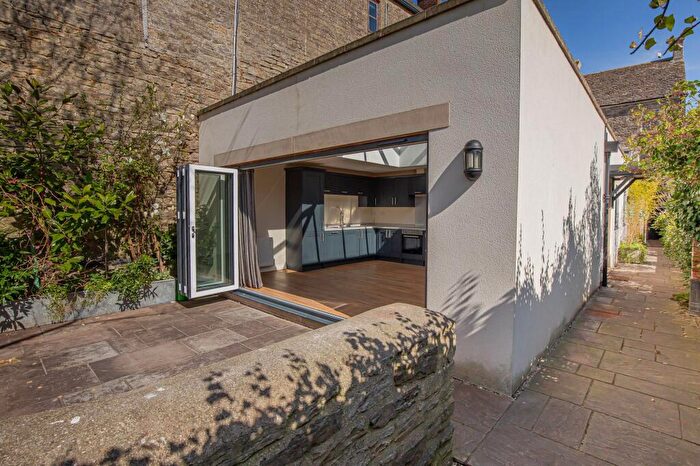 2 Bedroom Apartment To Rent In High Street, Malmesbury, SN16