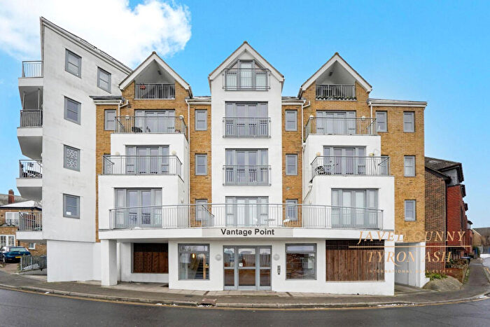 1 Bedroom Apartment For Sale In Victors Way, Barnet, EN5
