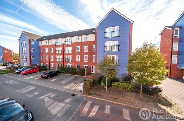 2 Bedroom Apartment For Sale In Chadwick Road, Langley, SL3