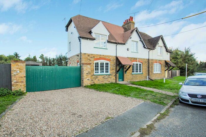 3 Bedroom Semi-Detached House For Sale In Willets Lane, Denham, Uxbridge, UB9