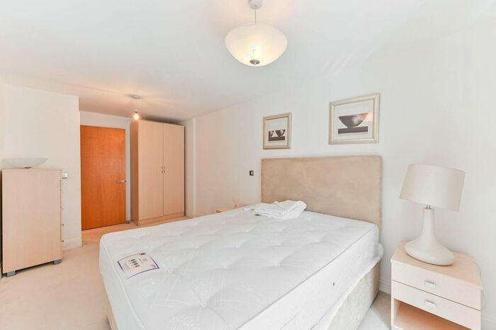 1 Bedroom Flat To Rent In Vauxhall Bridge Road, Pimlico, London, SW1V