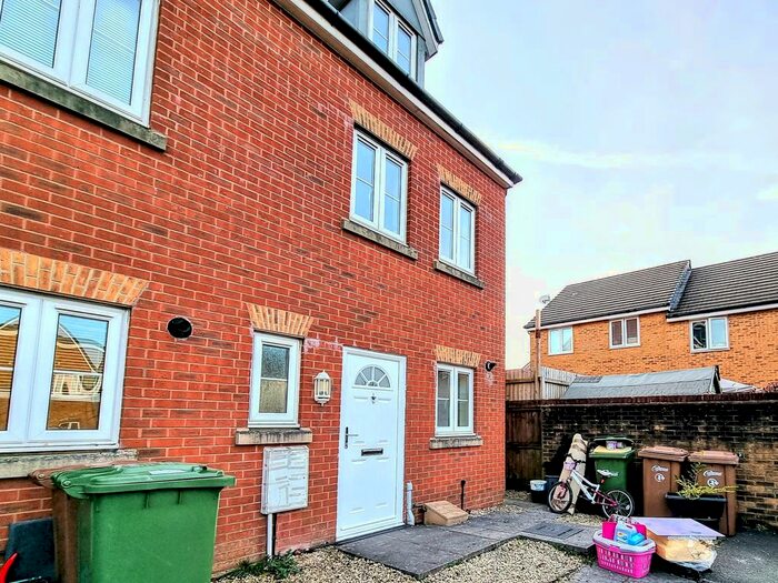 3 Bedroom Town House To Rent In Drum Tower View, Caerphilly, CF83