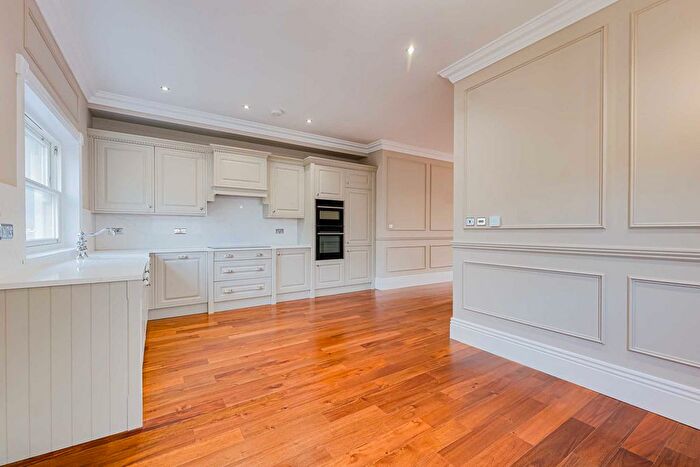 2 Bedroom Flat For Sale In Station Road, Westcliff On Sea, SS0