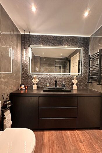 2 Bedroom Semi Detached House For Sale In Addington Way, Luton, LU4