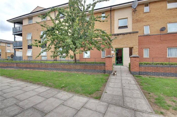 2 Bedroom Flat For Sale In Melling Drive, Enfield, Greater London, EN1