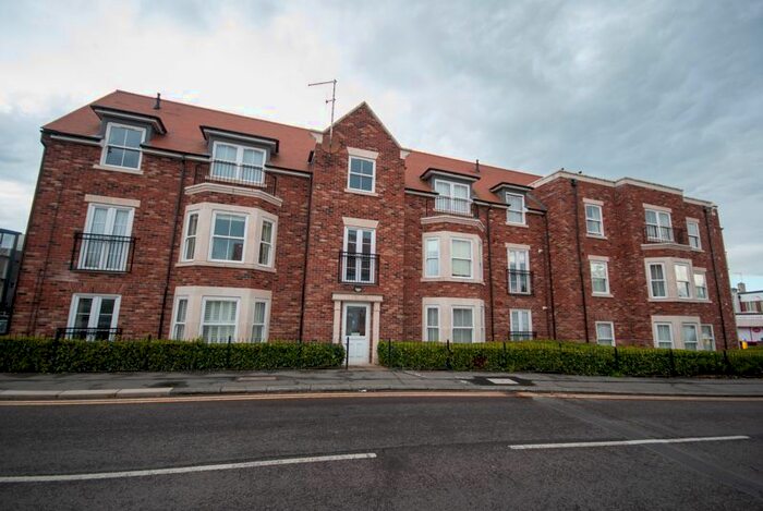 2 Bedroom Flat To Rent In Albany Court, Leigh-On-Sea, SS9