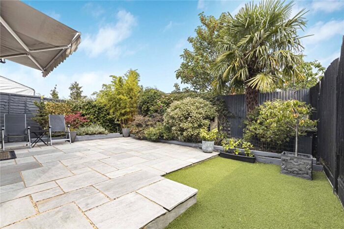 4 Bedroom End Of Terrace House For Sale In Moore Road, Upper Norwood, SE19