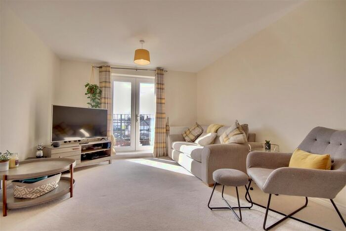 2 Bedroom Flat To Rent In Arras Road, Portsmouth, PO3