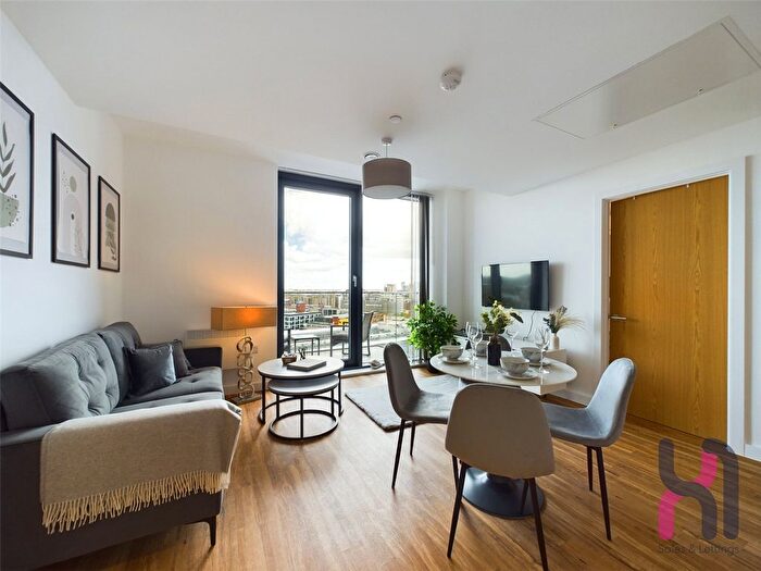 2 Bedroom Flat To Rent In Manchester Waters, Pomona Strand, Old Trafford, M16