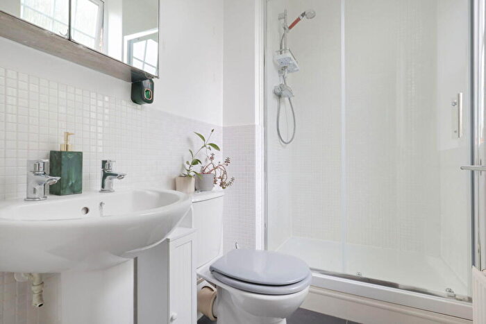 2 Bedroom Apartment For Sale In St. Peters Way, Stratford-upon-Avon, CV37