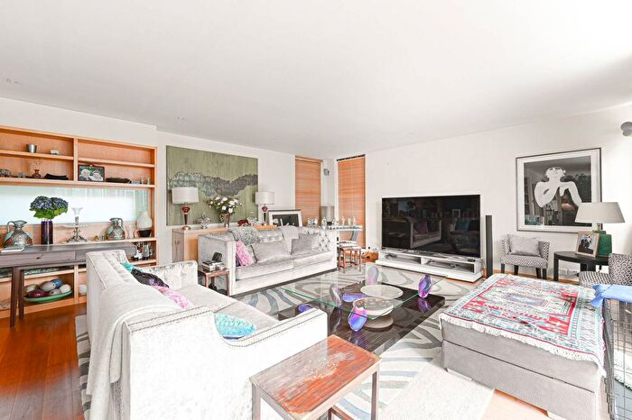3 Bedroom Flat To Rent In Grosvenor Road, Pimlico, London, SW1V