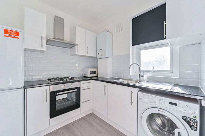 2 Bedroom Flat To Rent In Madeira Road, Streatham, London, SW16