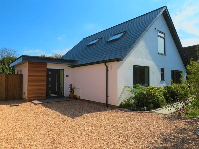 3 Bedroom Detached House To Rent In Lion Road, Pagham, PO21