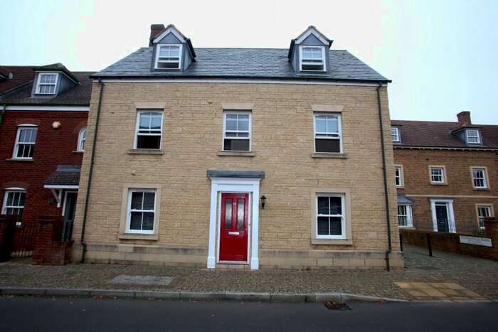 5 Bedroom End Of Terrace House To Rent In Ravensdale, Swindon SN1