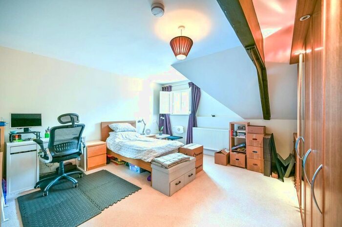 2 Bedroom Flat To Rent In Hatch Lane, Windsor, SL4