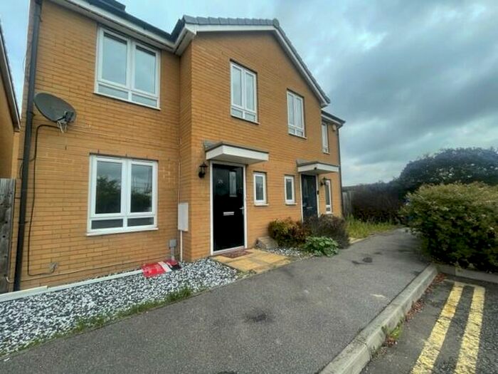 3 Bedroom House To Rent In Schoolfield Road, Grays, RM20