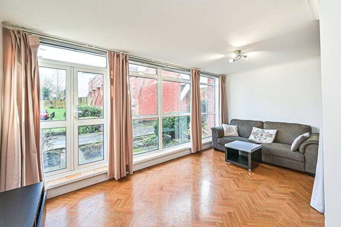 1 Bedroom Flat To Rent In Holden Avenue, Woodside Park, London, N12