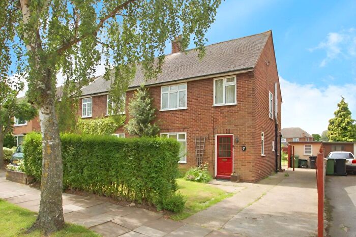 3 Bedroom Semi-Detached House To Rent In Hazelwood Drive, St Albans, AL4