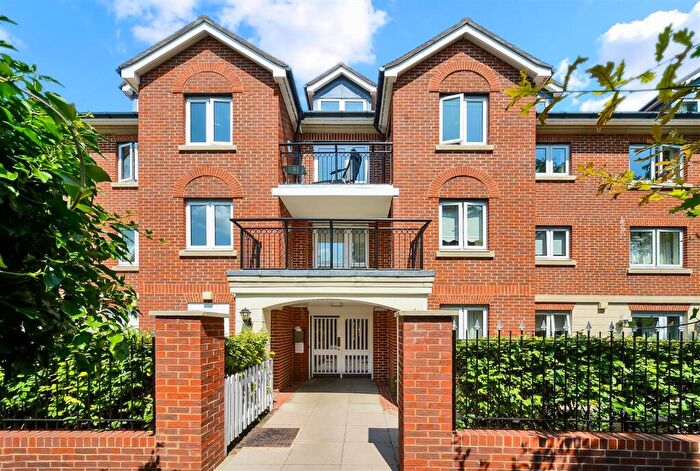 2 Bedroom Retirement Property For Sale In The Parade, Epsom, KT18
