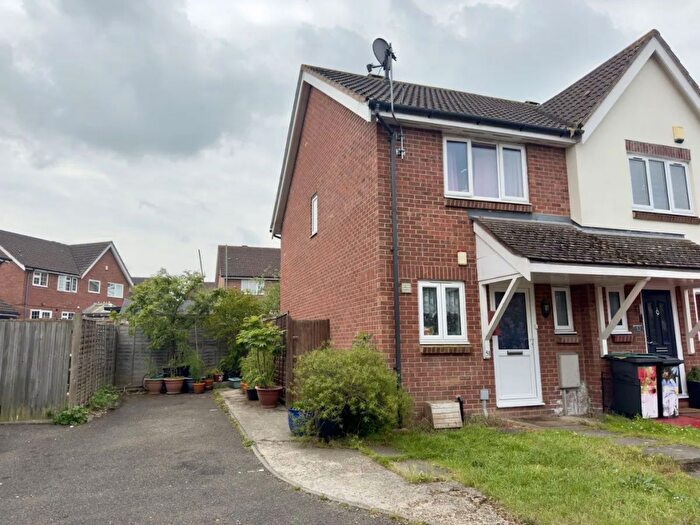 2 Bedroom Semi-Detached House For Sale In Richmond Drive, Gravesend, Kent, DA12