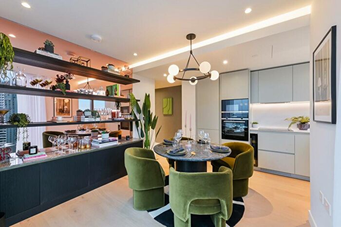 2 Bedroom Apartment To Rent In Harcourt Tower, Marsh Wall, London, E14