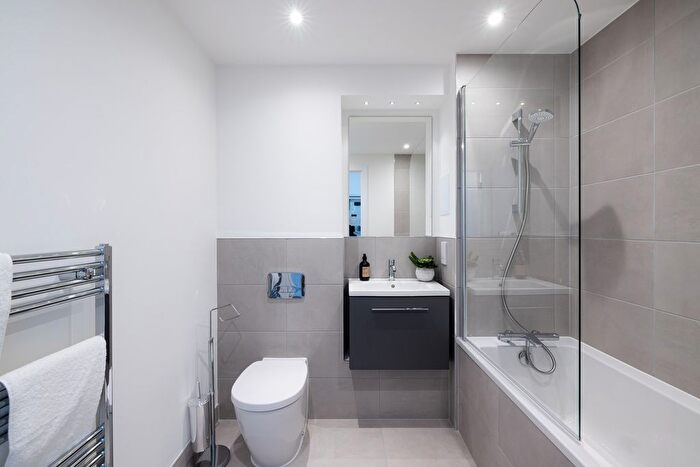 Studio For Sale In Edgware Road, Hendon, NW9
