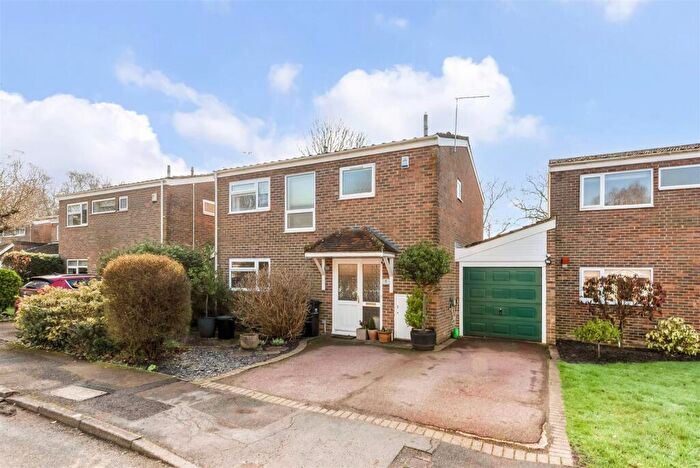 3 Bedroom Link Detached House For Sale In Oak End, Arundel, BN18