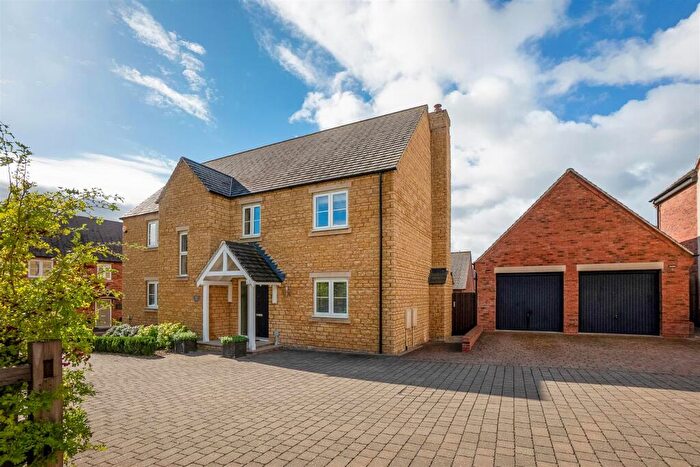 5 Bedroom Detached House For Sale In Averis Way, Tredington, Shipston-On-Stour, CV36