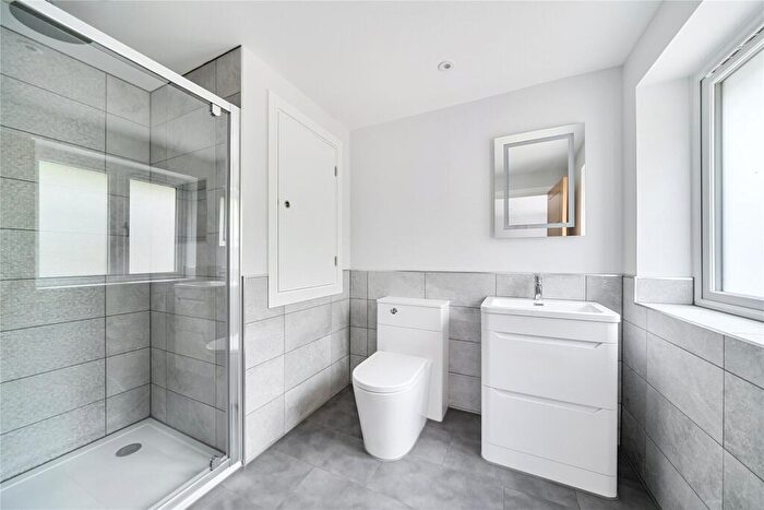 4 Bedroom Detached House For Sale In The Ridings, Addlestone, Surrey, KT15