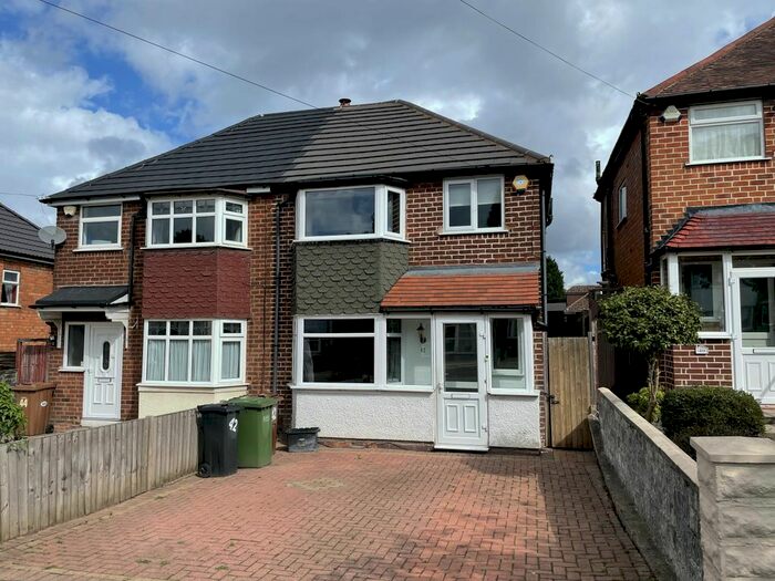 3 Bedroom Semi-Detached House To Rent In Newborough Road, Shirley, Solihull, West Midlands, B90