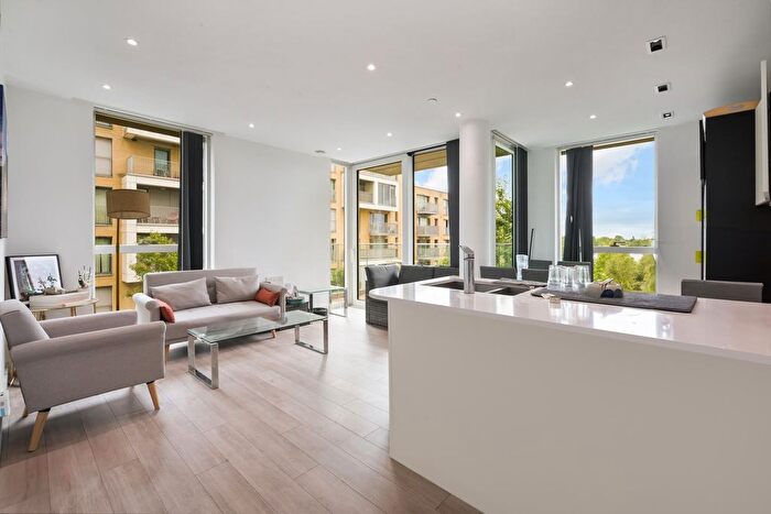 2 Bedroom Flat To Rent In Woodberry Down, Finsbury Park, London, N4