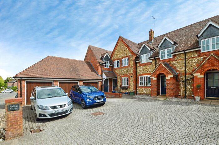 2 Bedroom Maisonette For Sale In Fullers Grove, Chesham, HP5
