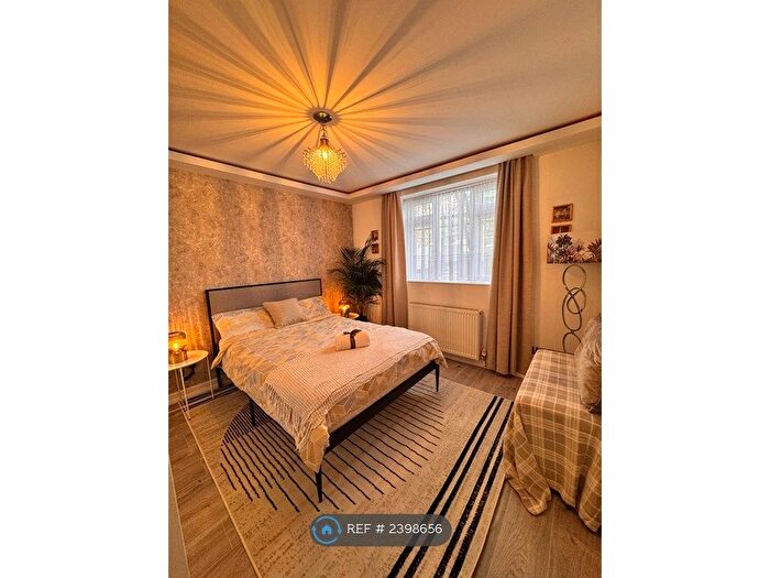 1 Bedroom Flat To Rent In Claybury Broadway, Ilford, IG5